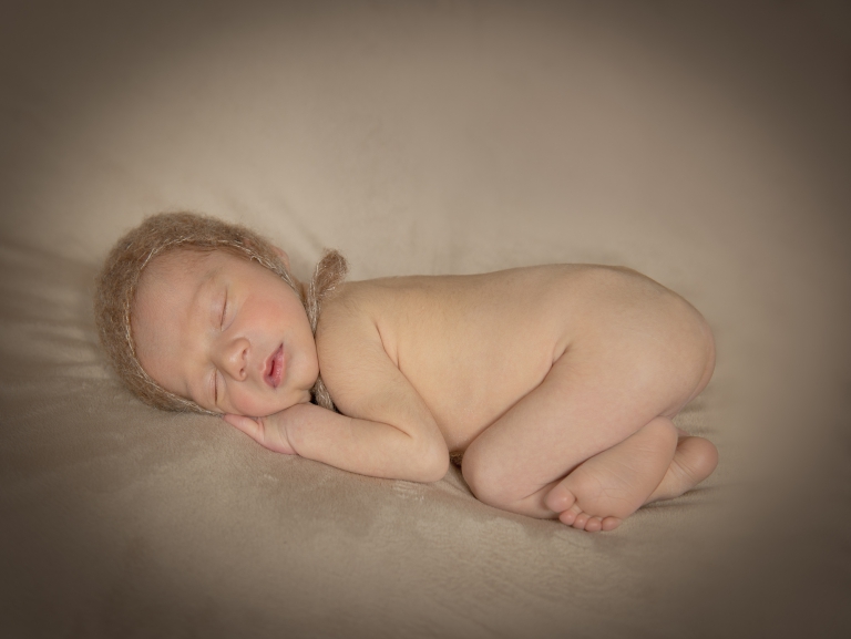 schlafendes Baby mit Mütze von Fotograf Landkreis Ebersberg
